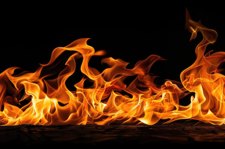 Gratis Foto flamme mot svart bakgrunn