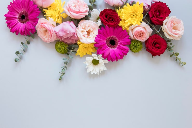 Gratis Foto flat lay av nydelig blomsterkomposisjon