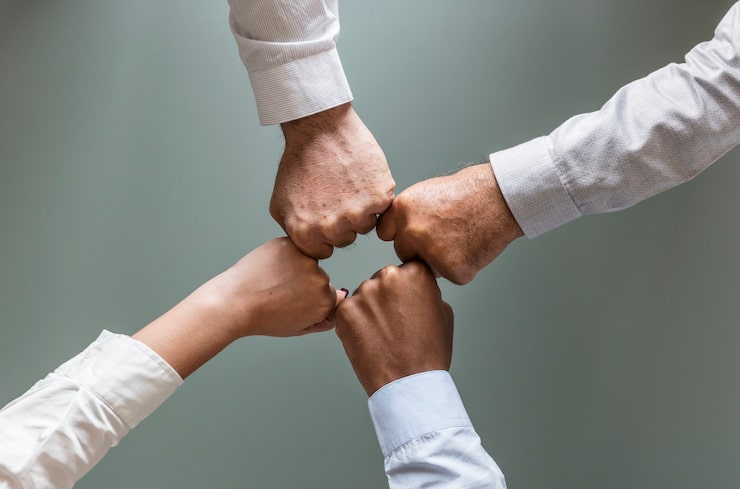 Gratis Foto forretningshender slått sammen i teamarbeid