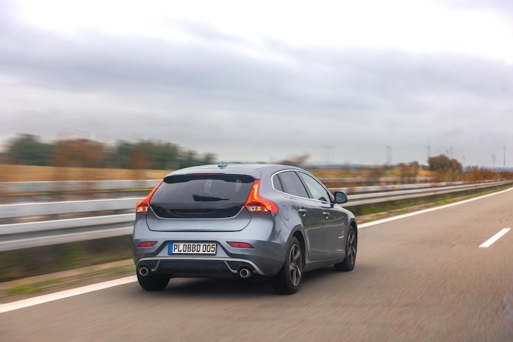 Gratis Foto grå kombikupé på motorvei i bevegelse og reise