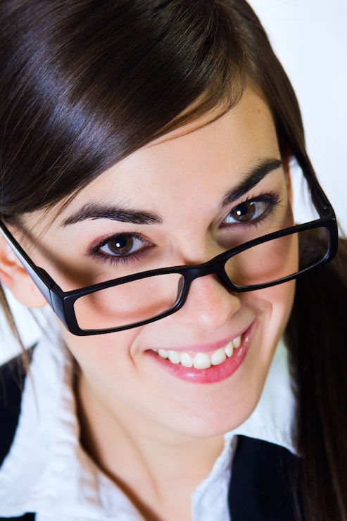 Gratis Foto kjekk kontorarbeider som bruker briller