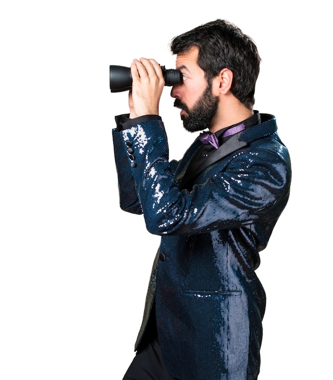 Gratis Foto kjekk mann med paljettjakke og kikkert