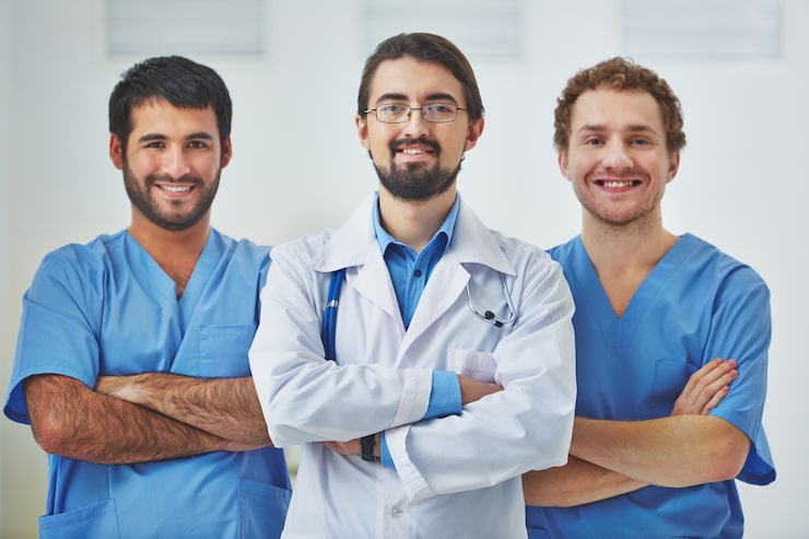 Gratis Foto lege som leder et medisinsk team på sykehuset