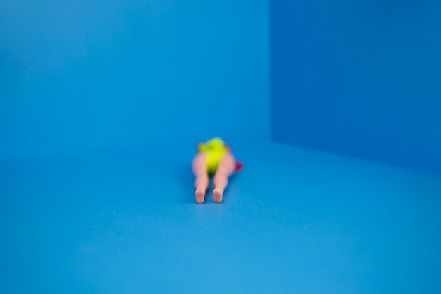 Gratis Foto liggende dukkekropp