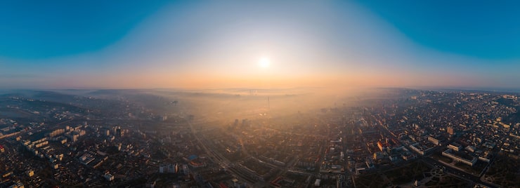 Gratis Foto luftdrone panoramautsikt over chisinau, moldova ved soloppgang.