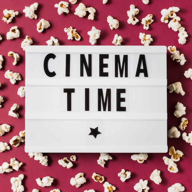 Gratis Foto lysboks med teksten «cinematime»