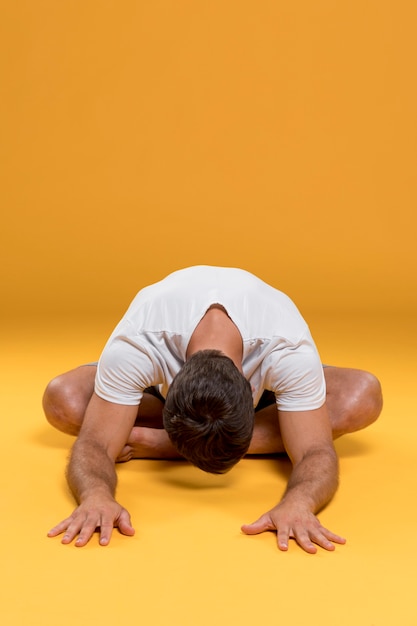 Gratis Foto mann som mediterer i yogaposisjon