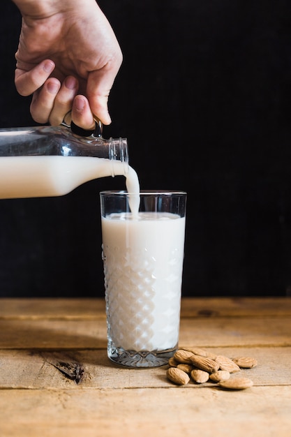 Gratis Foto melk som helles