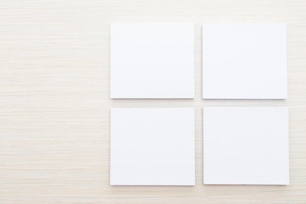 Gratis Foto mockup av et hvitt papir