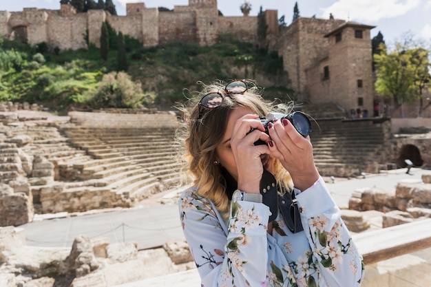 Gratis Foto turist med kamera