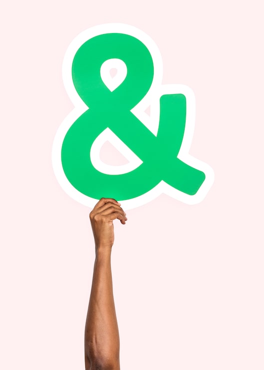 Gratis Bild hand som håller ampersandsymbol