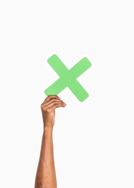 Gratis Bild händer som håller ett multiplikationstecken