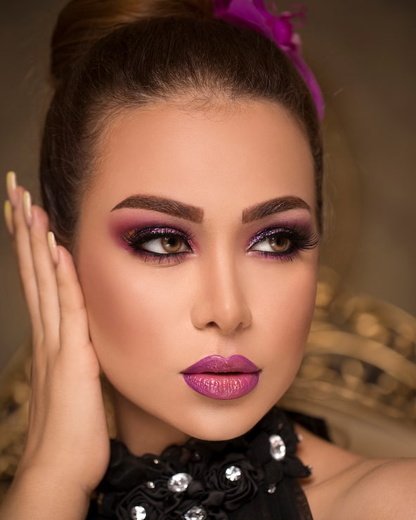 Gratis Foto kvinde i elegant solbrun makeup