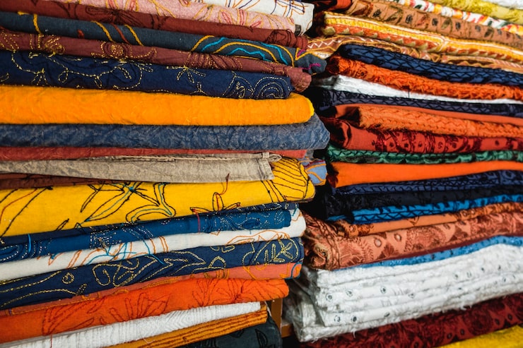 Gratis Bild närbild av färgglatt textil i tygaffär
