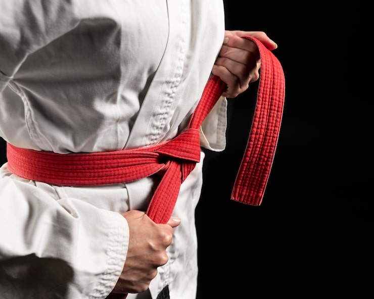 Gratis Bild ung kvinna som utövar karate