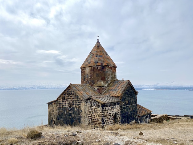 Gratis Bild vacker bild av sevanavank klosterkomplex med utsikt över sjön sevan i armenien