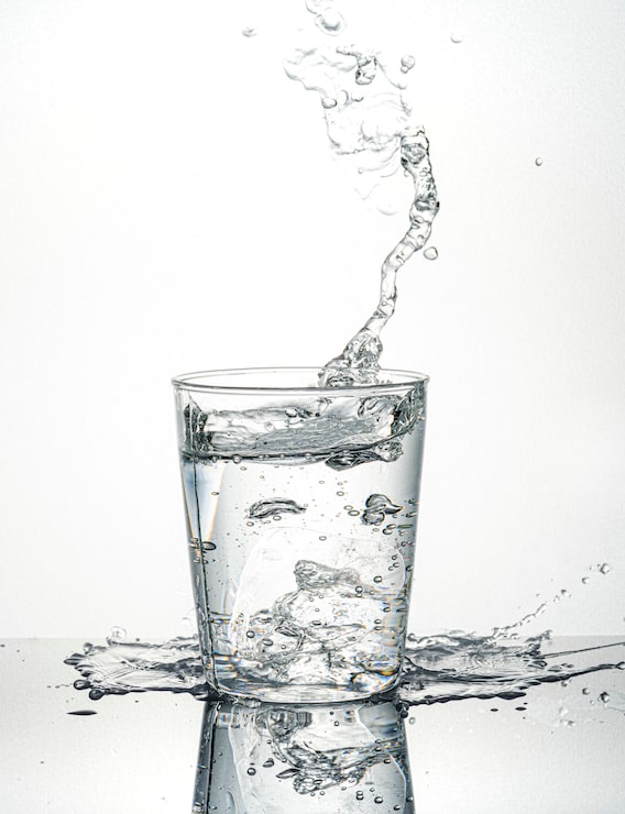 Gratis Bild vatten som stänker från glas