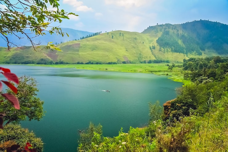 Photo bờ hồ toba tráng lệ ở sumatra