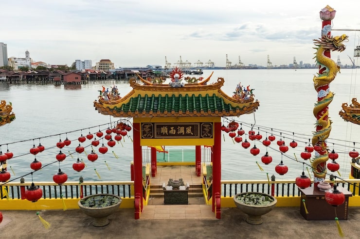 Photo chi tiết ngoại thất chùa phật giáo nổi ở penang, malaysia