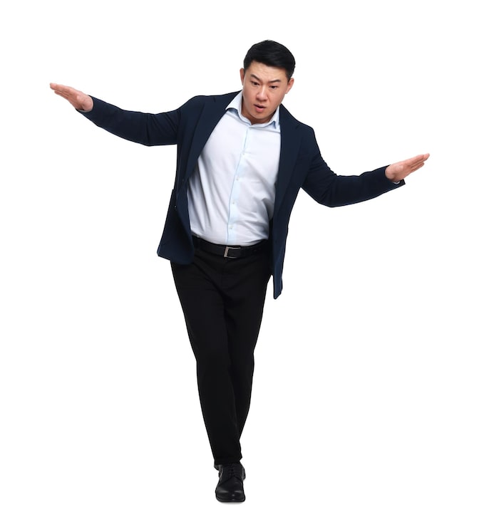 Photo doanh nhân mặc vest tạo dáng trên nền trắng