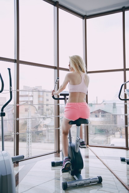 Miễn phí Photo cô gái trong phòng gym