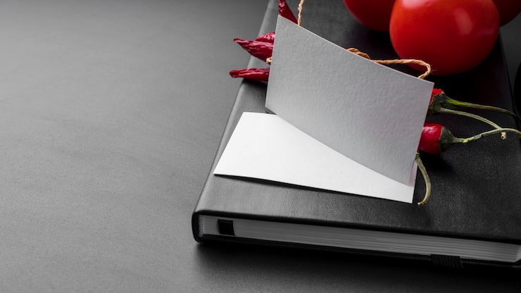 Miễn phí Photo góc cao của cuốn sách menu với ớt và cà chua
