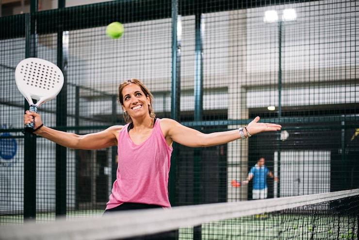 Miễn phí Photo người phụ nữ chơi padel
