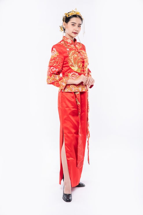 Miễn phí Photo người phụ nữ mặc sườn xám quảng bá chào đón khách du lịch mua sắm vào dịp năm mới âm lịch