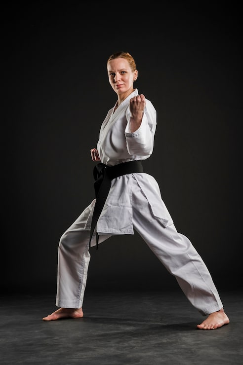 Miễn phí Photo nữ võ sĩ karate đang biểu diễn