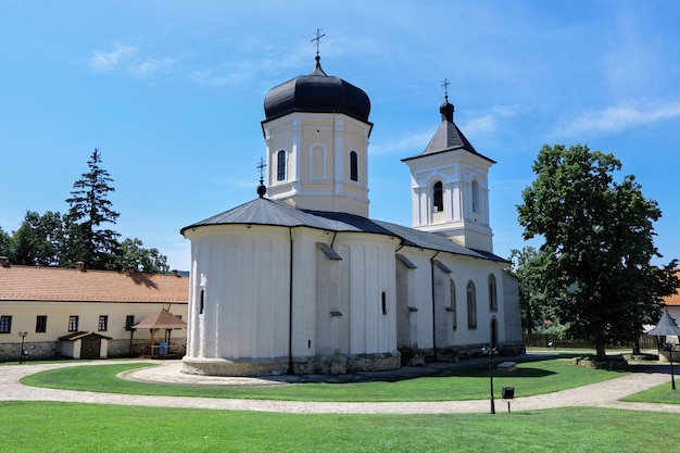 Ilmainen Kuva luostarin piha puistossa