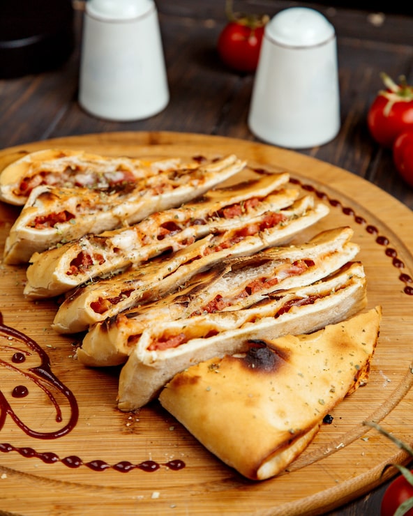 Ilmainen Kuva quesadillat makkaralla paistetussa leivässä