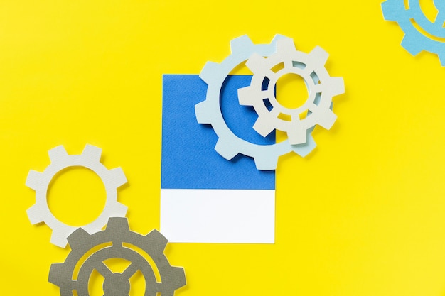 Photo gratuit artisanat en papier de cogs
