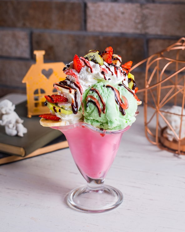 Photo gratuit glace sur la table
