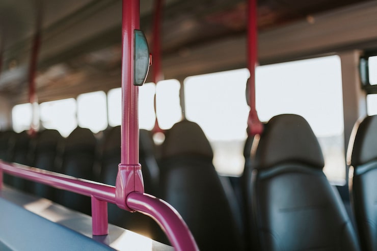 Photo gratuit intérieur d'un transport en bus public