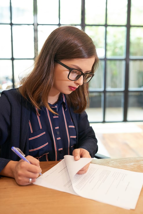 Photo gratuit signature du contrat