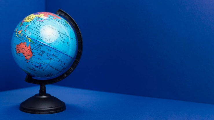 Photo gratuit vue de face du globe terrestre avec espace de copie