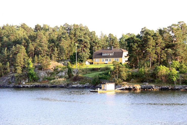 Foto ensformig øy i svensk skjærgård