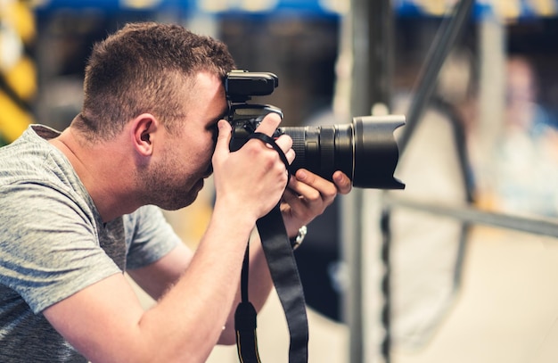 Foto fotograf med pro-utstyr