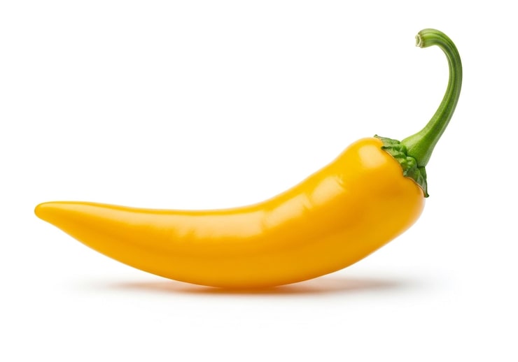Foto levende gul chilipepper isolert på hvit bakgrunn