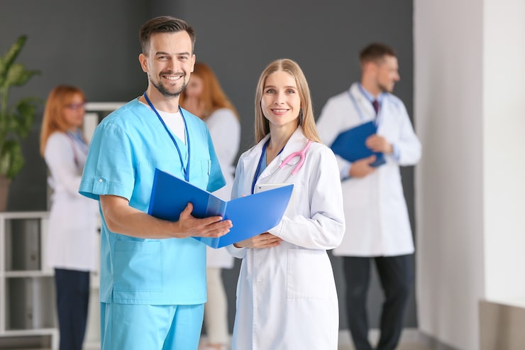 Foto portrett av leger i klinikk