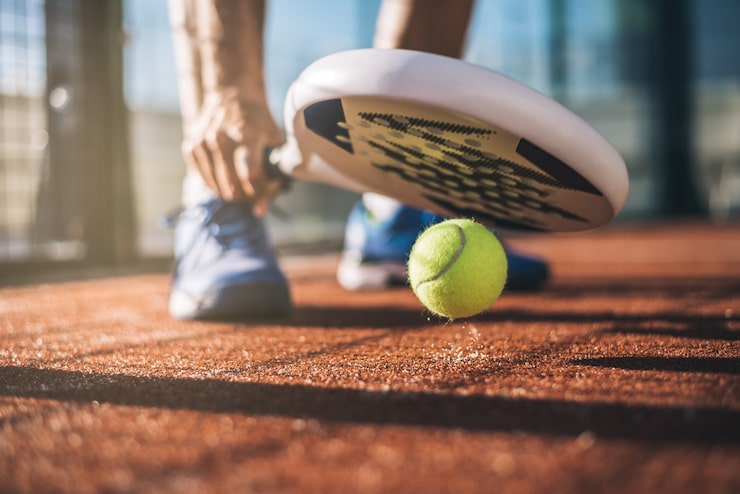 Bild idrottsman som spelar padel