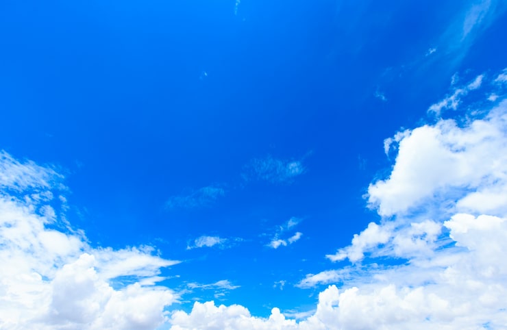 Photo 小さな雲と青い空の背景