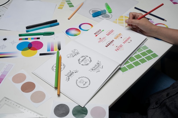 PSD toppvy över logotypdesignprocess