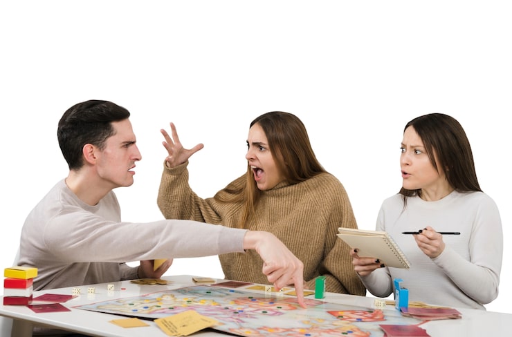 PSD gratuito amigos jugando juegos de cartas aislados