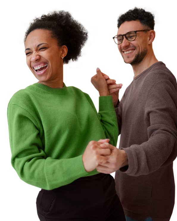 PSD gratuito gente feliz bailando juntos aislados