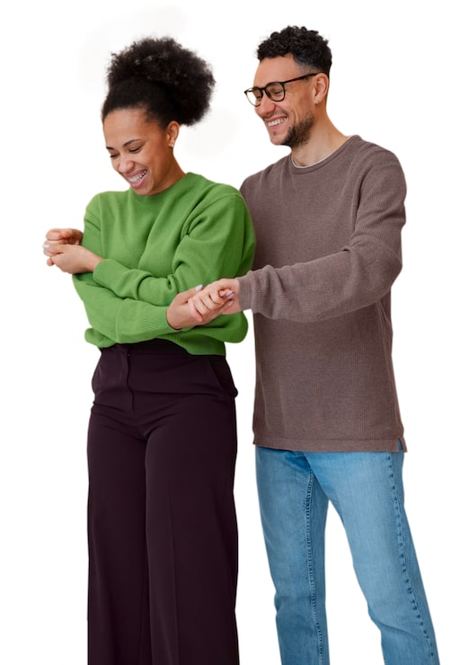 PSD gratuito gente feliz bailando juntos aislados