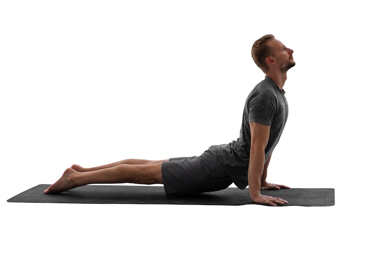 Gratis PSD man in yoga positie geïsoleerd