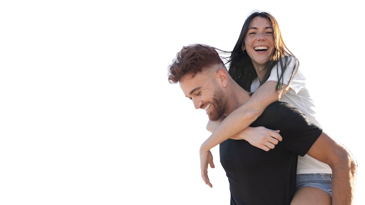 PSD gratuito una pareja de tomas medias posando juntas