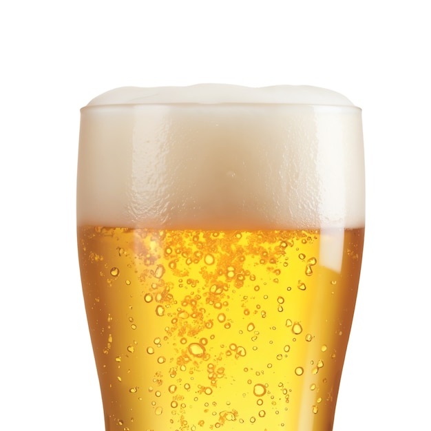 PSD gratuito un primer plano de la cerveza aislada
