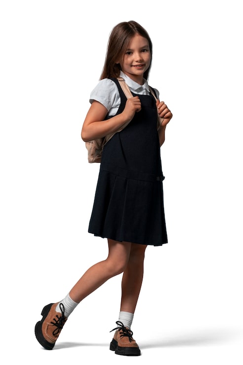 PSD gratuito retrato de una joven escolar en uniforme